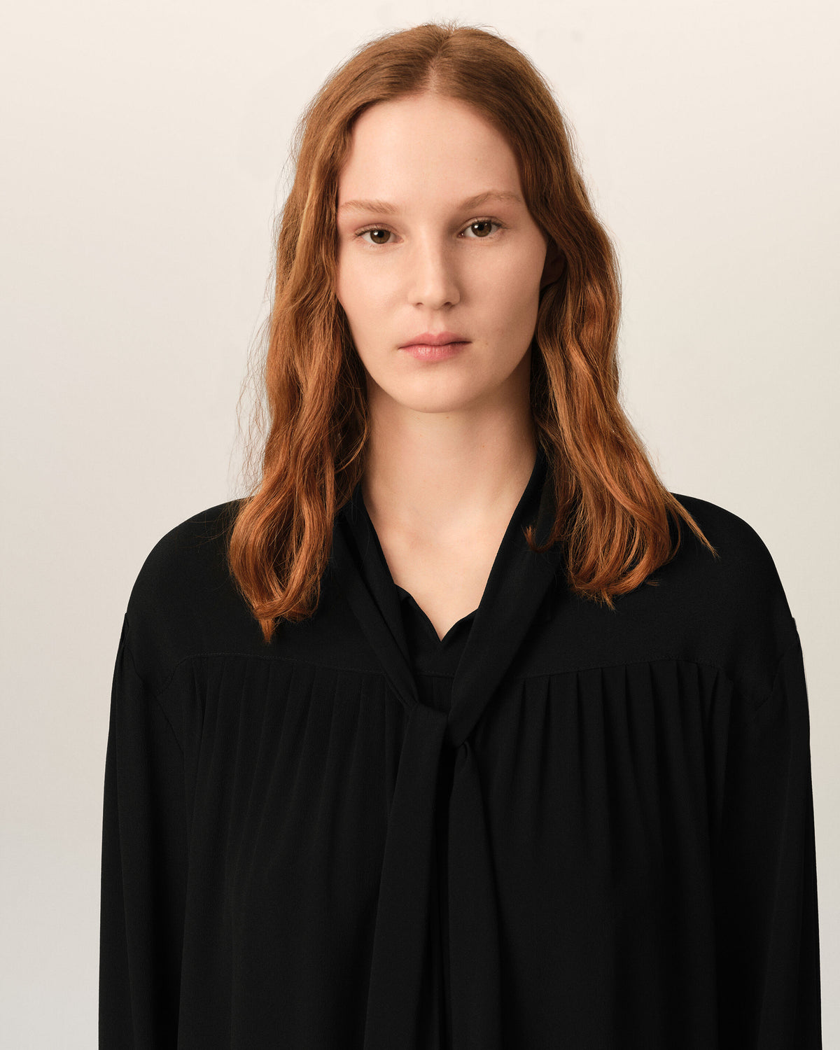 Black midi lavalliere silk-blend dress - 4