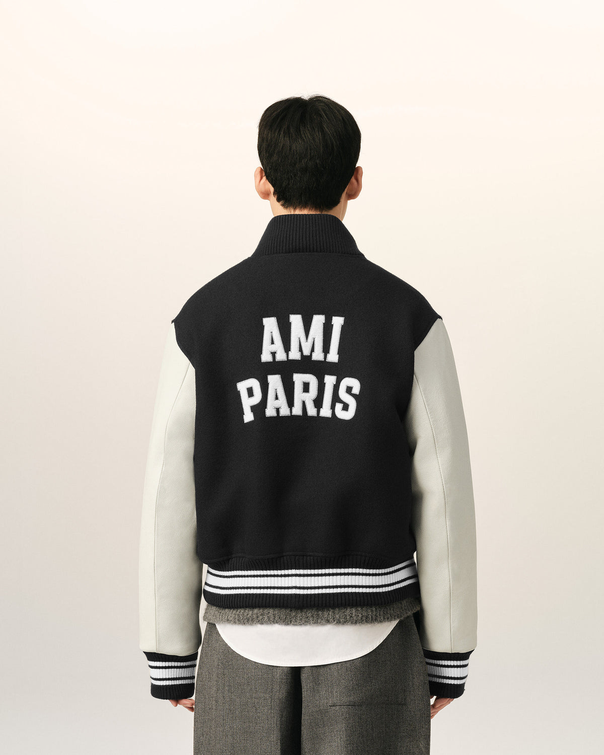 Chaqueta teddy acolchada de lana y cuero negra con bordado Ami Paris - 5