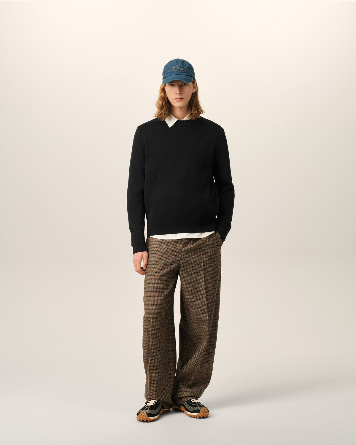 Black crewneck wool sweater with Ami de Coeur - 3