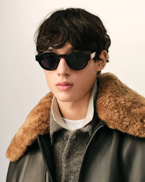 Lunettes de soleil 75018 noires - 2 - Ami Paris