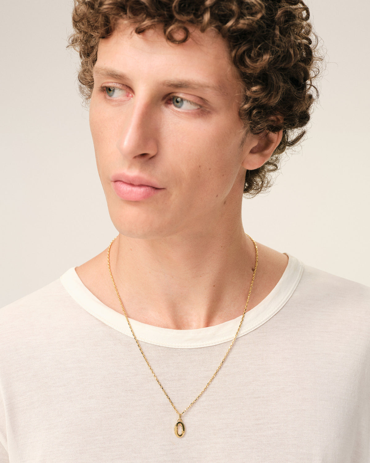 Gold Brass Hammered "0" Pendant Necklace - 2