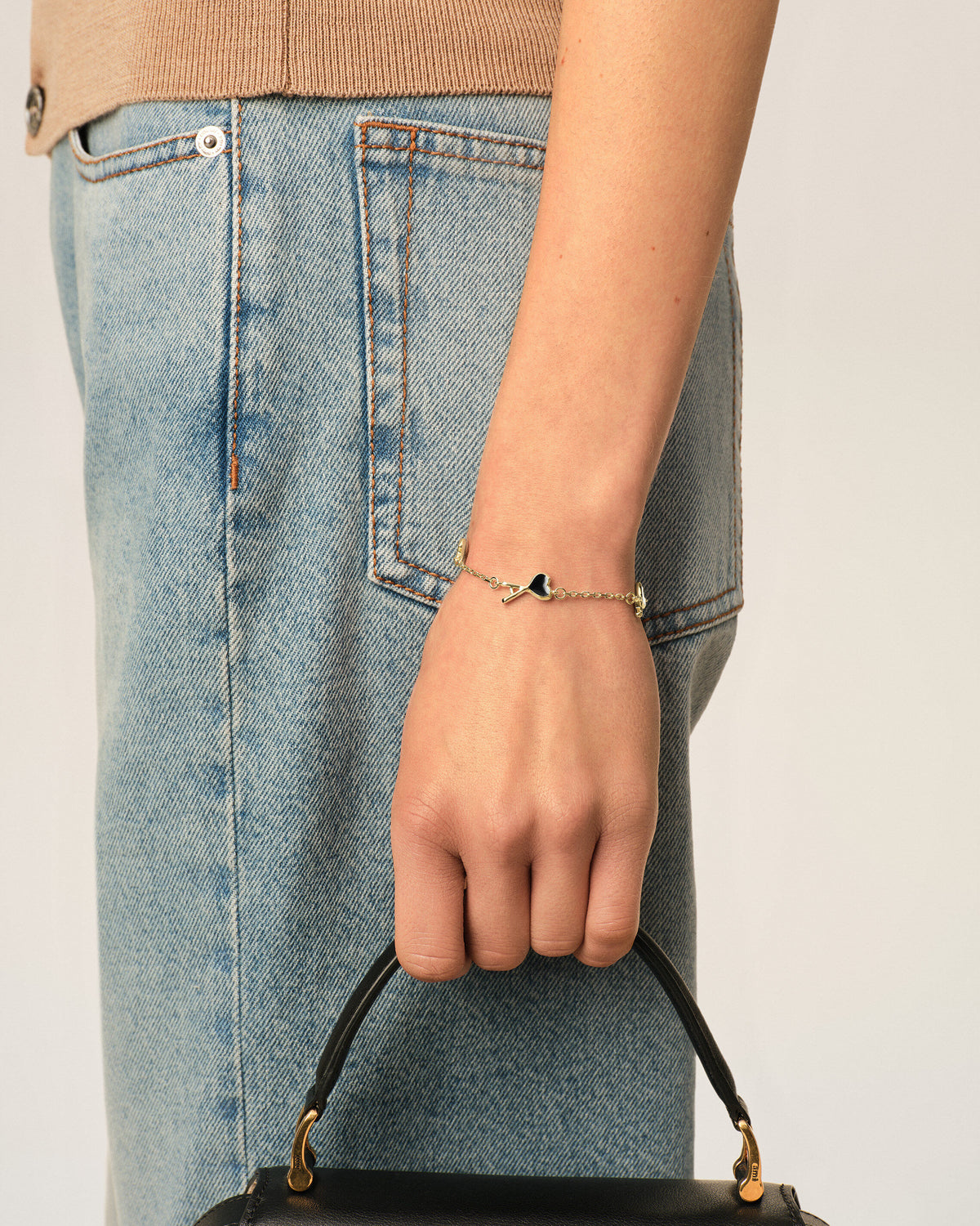 Gold brass bracelet with hammered Ami de Coeur - 5