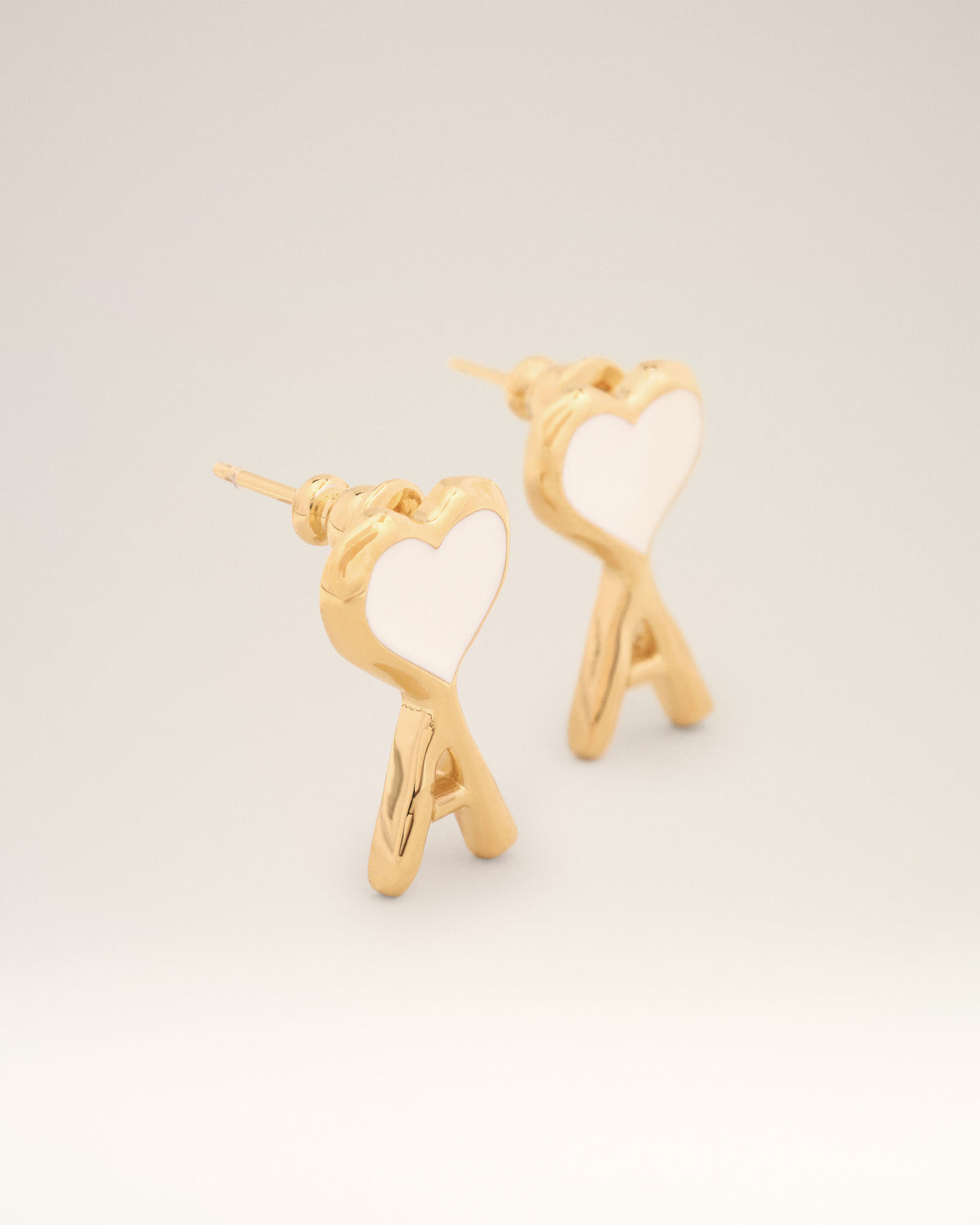Gold brass earrings with white hammered Ami de Coeur - 5