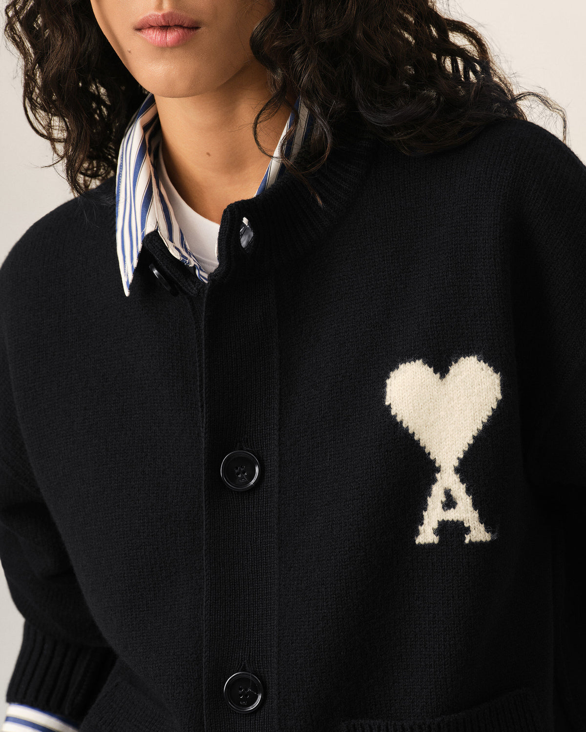 Crewneck wool cardigan with Ami de Coeur - 10