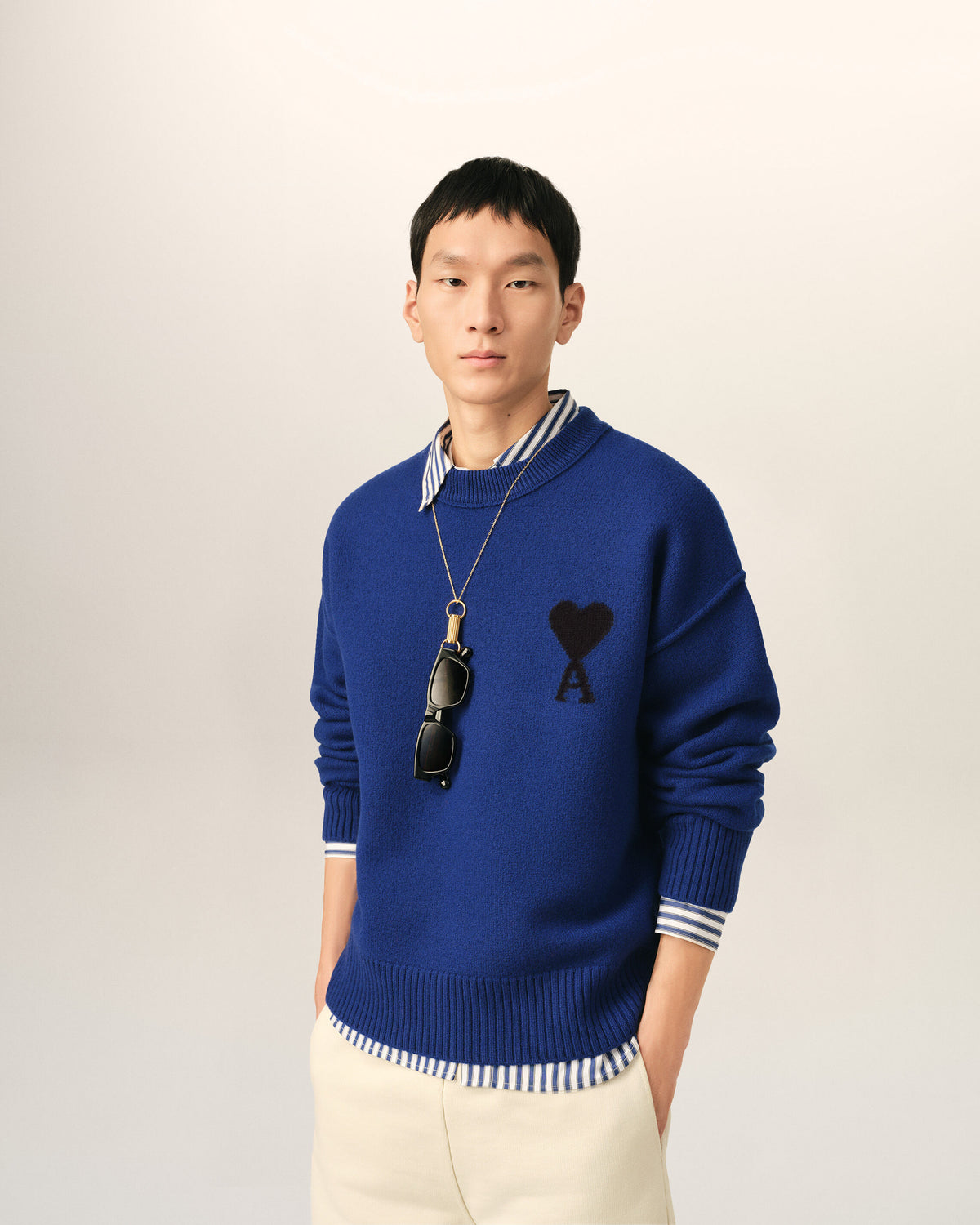 Blue crewneck wool sweater with Ami de Coeur - 2