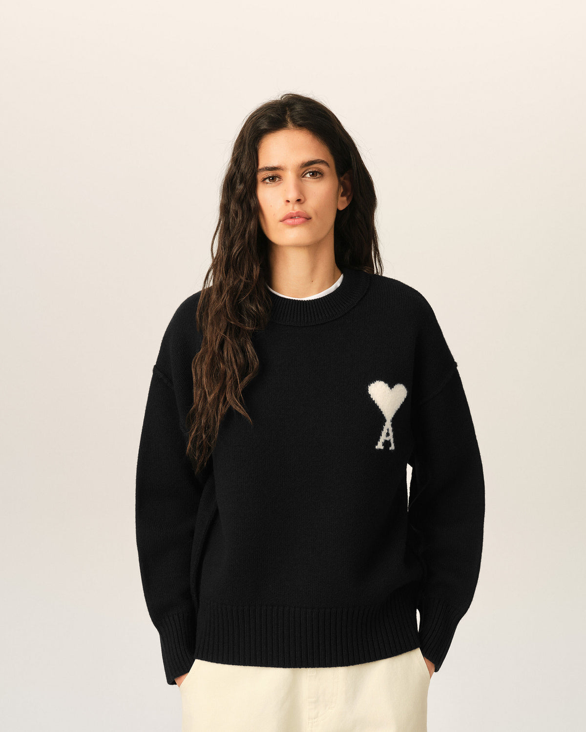 Black crewneck wool sweater with Ami de Coeur - 8