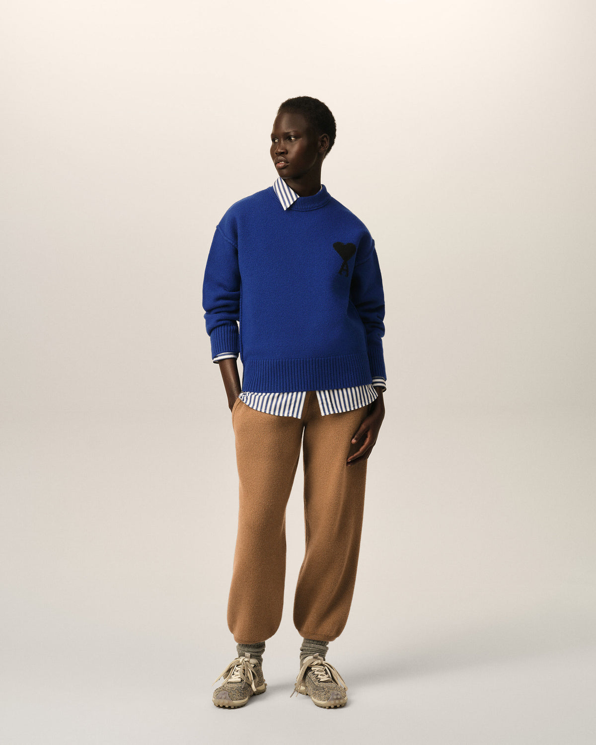Blue crewneck wool sweater with Ami de Coeur - 9