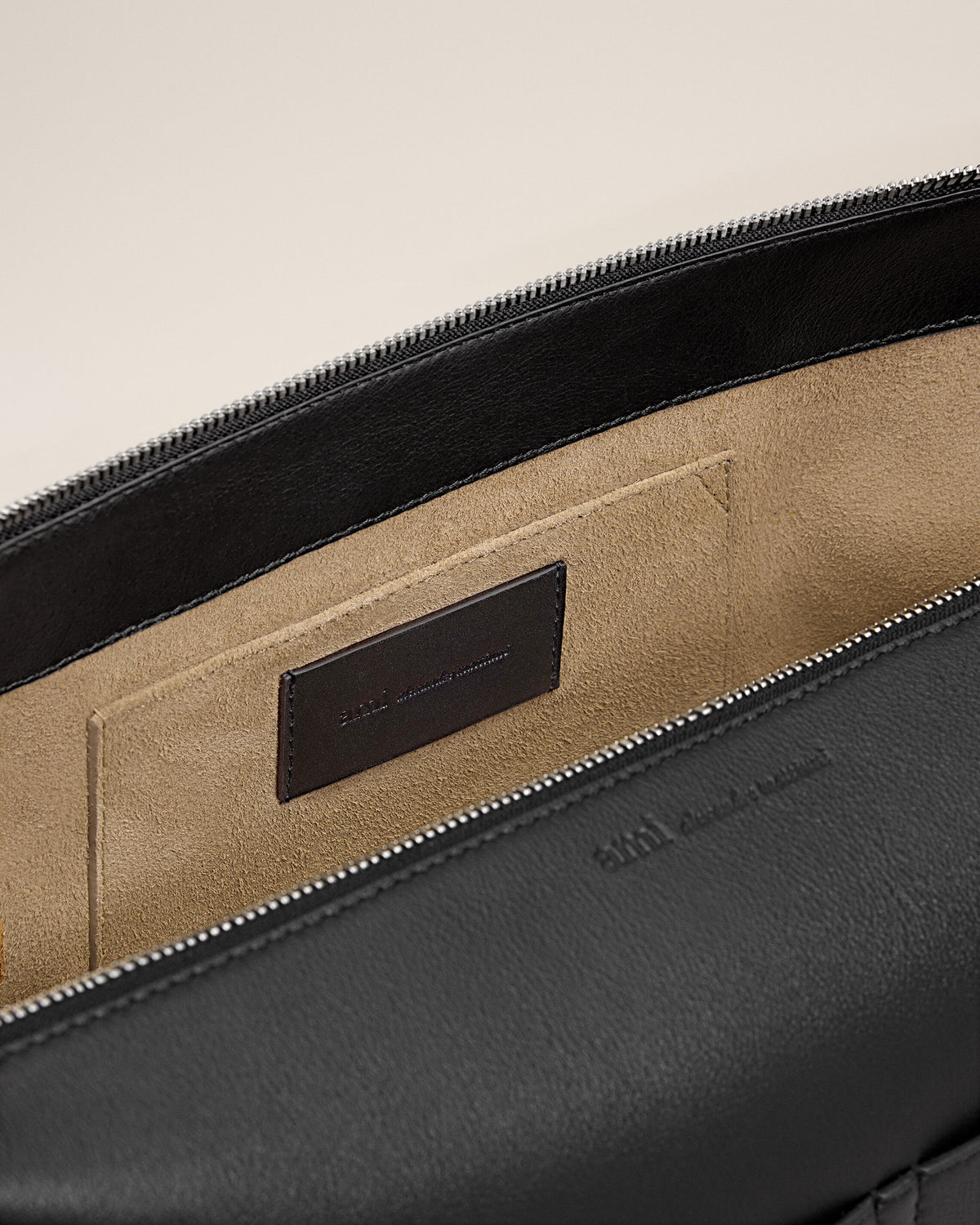 Borsa Carrousel con zip in pelle di vitello nera - 7