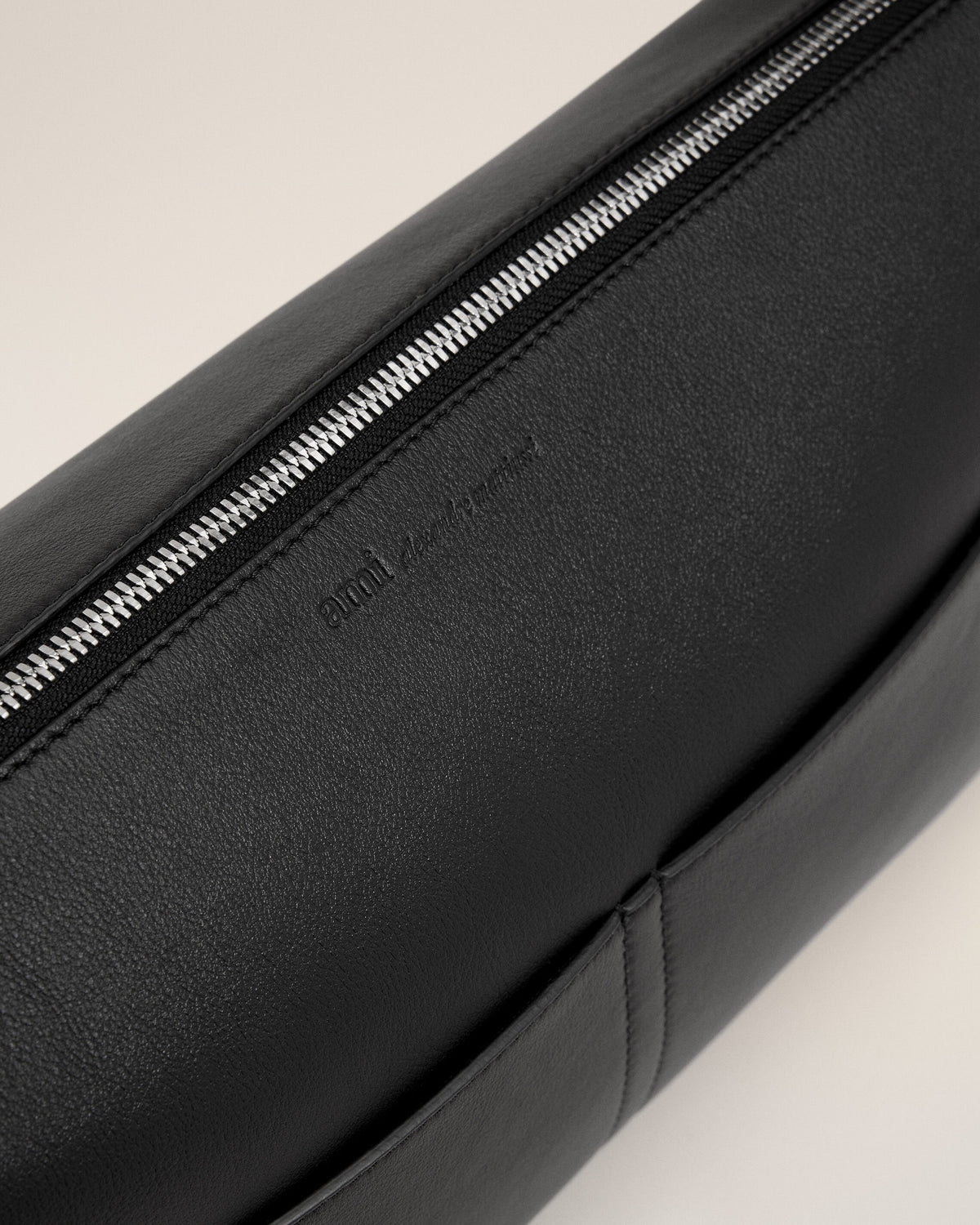 Borsa Carrousel con zip in pelle di vitello nera - 13