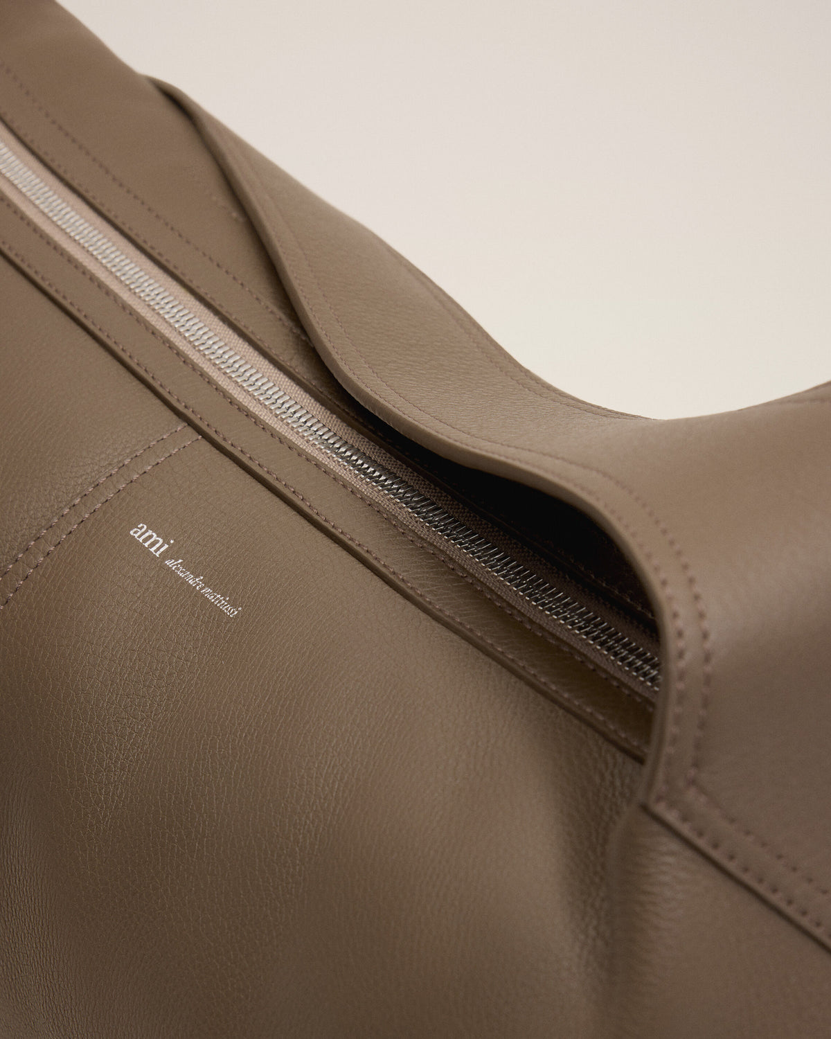 Petit sac crossbody Etienne marron en cuir de taurillon - 11