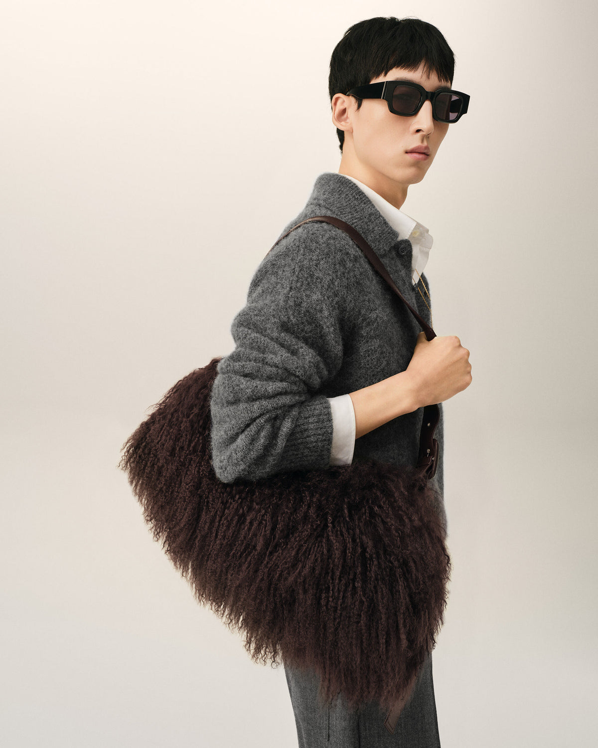 Petit sac crossbody Etienne marron en shearling d